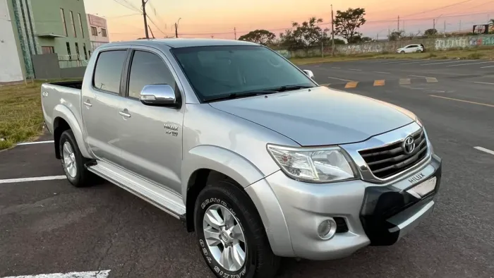 Toyota Hilux CD SRV 4X4 2.7 Flex 16V Aut. 2013