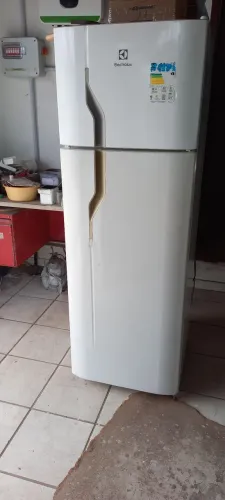 Vende se geladeira dúplex Electrolux 