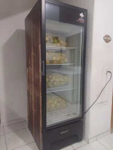 Cervejeira Vertical Expositora METALFRIO