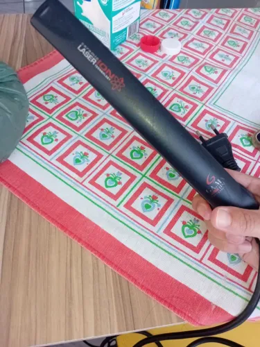 Vendo secador de cabelo e chapinha