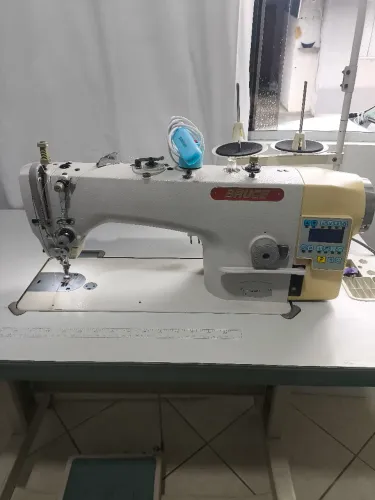 Vendo máquina reta industrial