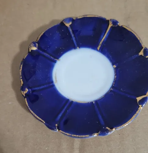 Mini pires de porcelana de Portugal medindo 7 cm