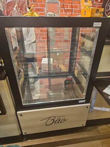 Vitrine Expositora Refrigerada- 220V - Ótimo estado
