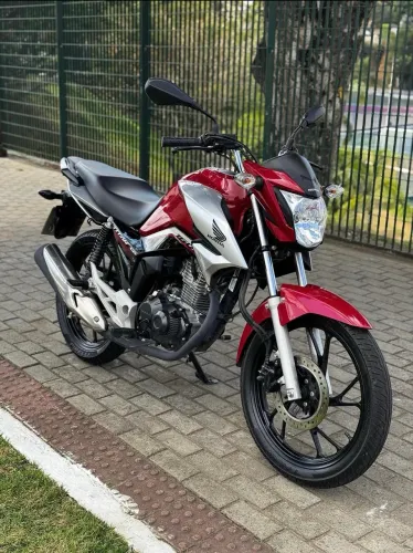 Vendo Titan,160, bem conservada
