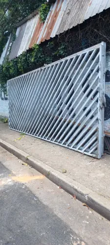 2 - PORTÃO GRANDE BASCULANTE ( GALVANIZADO NÃO ENFERRUJA ) R$4500,00 CADA PORTÃO