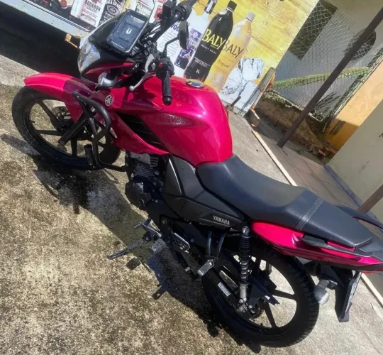 Moto impecável