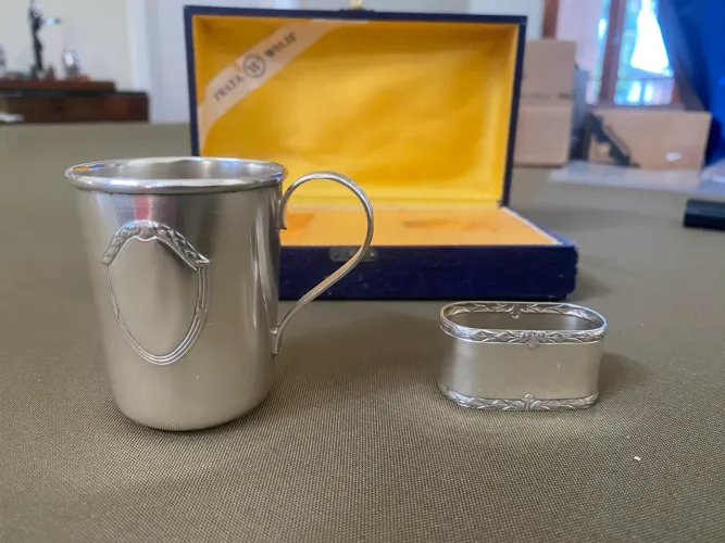 Conjunto de Prata - Caneca + Porta-Guardanapo (Wolff)