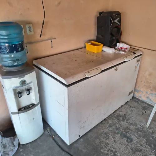 Vendo freezer ou gela água.