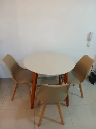 Mesa com 3 cadeiras