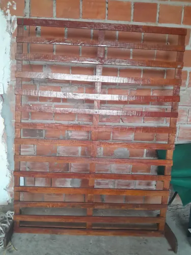 Painel Ripado e escadinha + bandeijas para decoração de festa