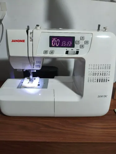 Máquina costura janone