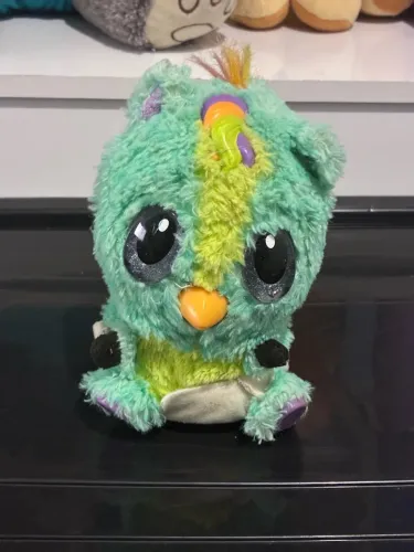 Brinquedo Hatchmals Verde Interativo Anda Fala