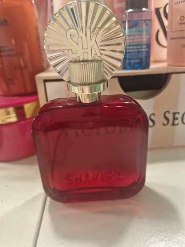 Perfume rojo by shakira