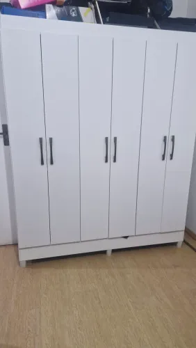 GUARDA ROUPAS QUASE NOVO