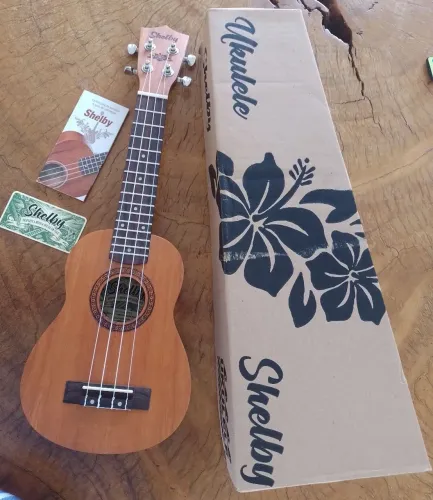 UKULELE SHELBY (NOVINHO)