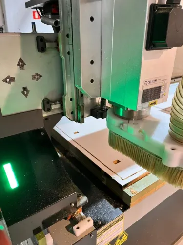 Corte CNC e Usinagem de Peças Técnicas em Alumínio, Plásticos em geral