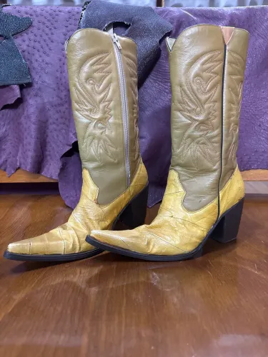 Botas couro de ENGUIA