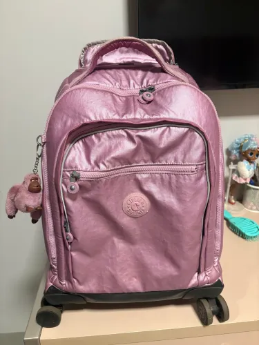 Mochila Kipling rodinha ROSA brilhante