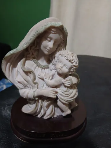 LINDA PEÇA FEITA A MÃO MARIA EO MENINO JESUS. 15 CM 