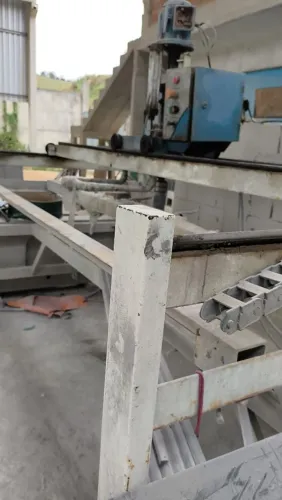 Vendo uma máquina de fazer acabamento em boca de pia