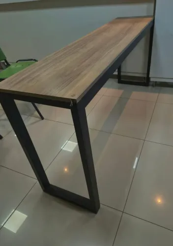 Aparador em MDF e Metalon. 1,70 x 0,40 x 0,77