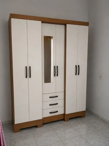 GUARDA ROUPA 6 PORTAS COM 2 GAVETAS E ACOMPANHA ESPELHO