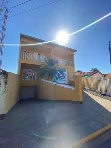 Casa com 3 dormitórios para alugar por R$ 3.000/mês - Vila Bianchi - Santo Antônio de Poss