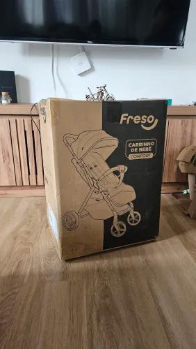 Carrinho de bebê Freso na caixa, nunca usado. Assento reclinável e freio duplo