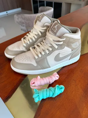 Tênis Air Jordan Mid 1 bege TAM 42