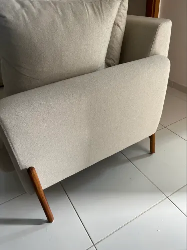 cadeira na imagem é uma Poltrona Fixa Herval