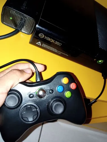 Xbox 360 super slim desbloqueado com vários jogos