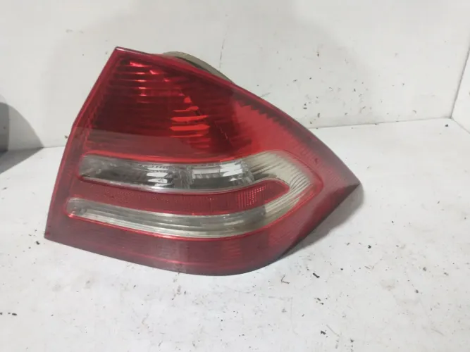 Lanterna direita Mercedes C180 2006 usada