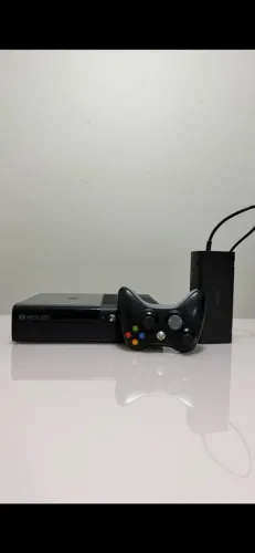 Xbox 360 desbloqueado + 45 jogos + 1 Kinect + 1 controle original