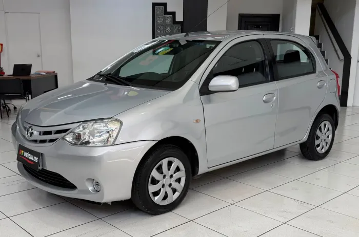 Toyota Etios XS 1.3 Flex 16V 5P Mec. 2013