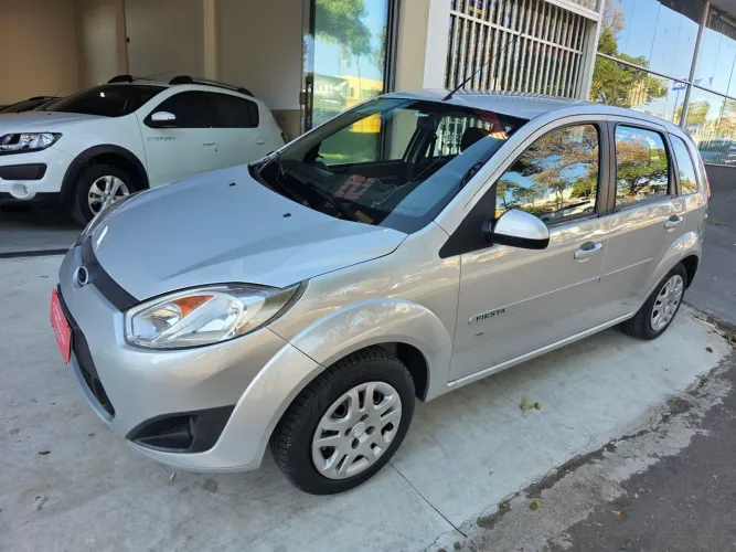 Ford Fiesta SE 1.6 8V Flex 5P 2014