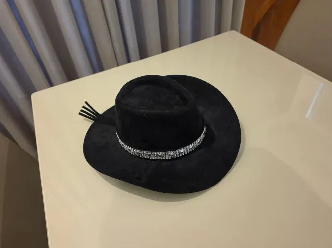 Chapéu preto tamanho 58