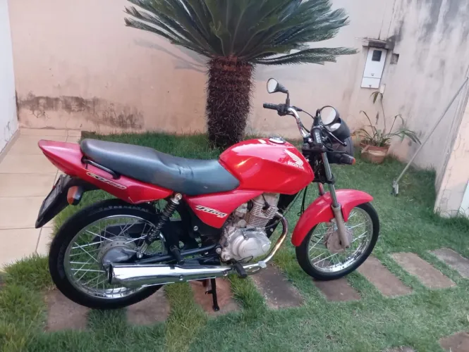 Vende-se Titan 2004 ES