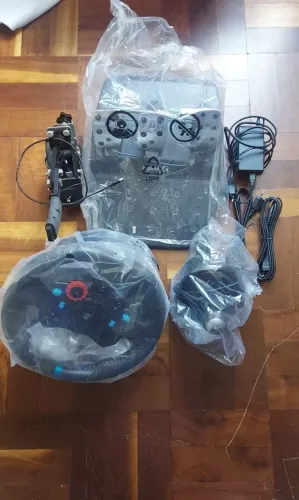 Volante Logitech G29 com cambio e freio de mão