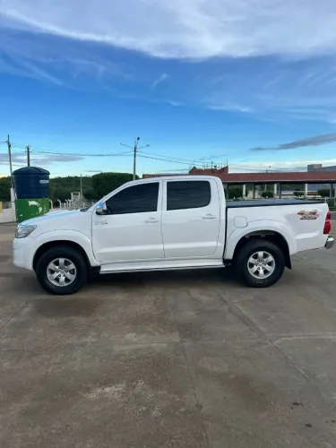Toyota Hilux CD SRV D4-d 4X4 3.0 TDI Diesel AUT 2013
