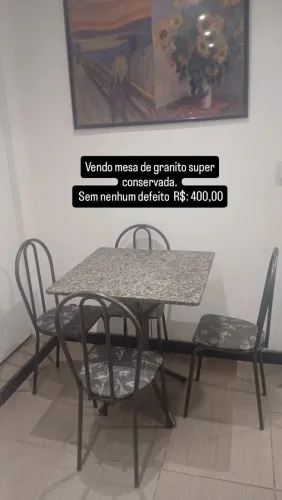 Mesa de granito com 4 cadeiras 