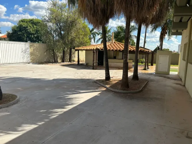 Casa com 03 dormitórios na Zona Sul | Área total de terreno 1200m2 | Piscina | Área de Laz
