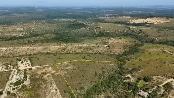 Chácara de 15.000 m² com Acesso a Córrego e Vista Ampla em Cachoeira do Choro, MG