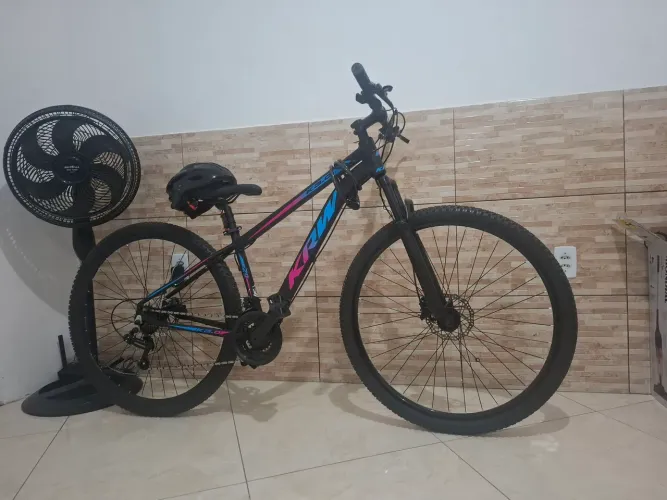 Bicicleta aro 29, alumínio e freio a disco. Apenas 1 mês de uso