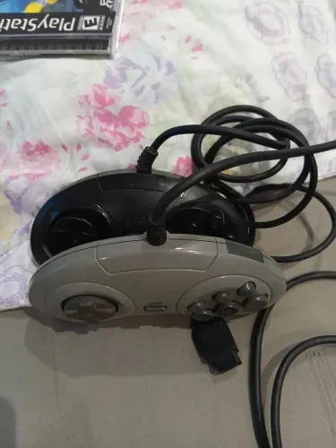 2 controles Tectoy 6 botões (1 com botão mode)