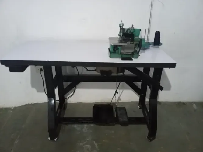 Máquina de costura overlok