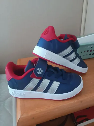 Tênis Adidas infantil Avengers novo