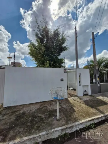 Casa residencial para aluguel no bairro São Jorge com 80 m² e 2 dormitórios.