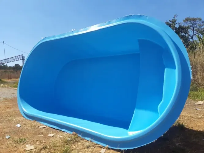 Piscina com 4 mts modelo oval 