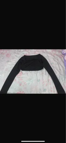 Croppd preto manga longa