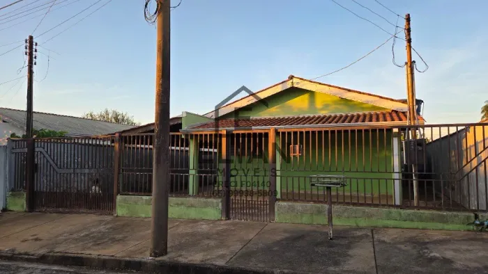 Casa cohab Véu de Noiva em Chapada com 120m² de area construída, varanda, 02 quartos 01 se